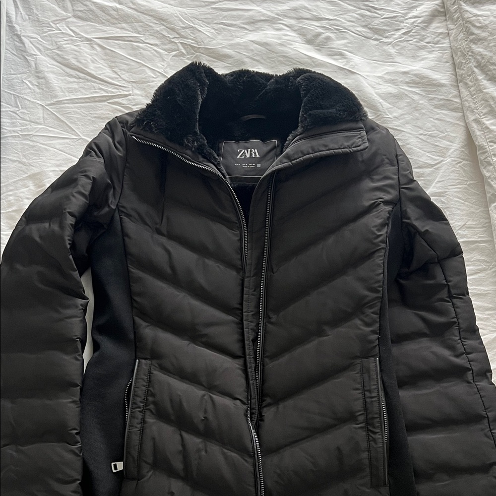 Zara Women's Elegant Black Puffer Coat